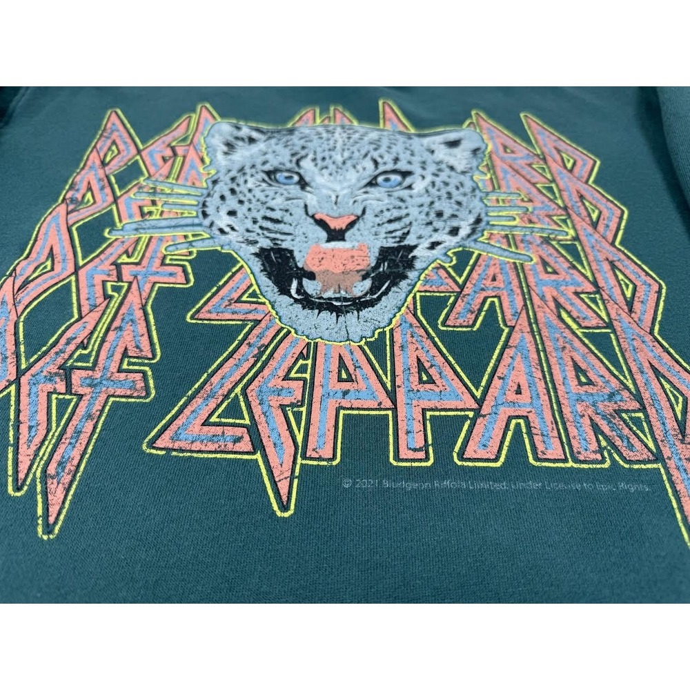 The Vinyl Icons Women's Green Def Leopard Crew Neck Sweatshirt Size Large - Picture 2 of 6